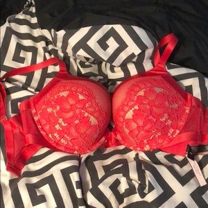 NWT victoria’s secret bra 34DDD